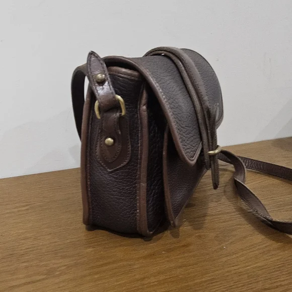 Elegant Brown Leather Shoulder Bag - Picture 8 of 16